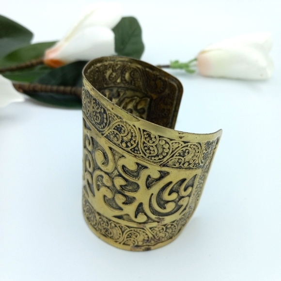 Vintage Etched Brass Open Cuff Wide Bangle Boho - Picture 2 of 9